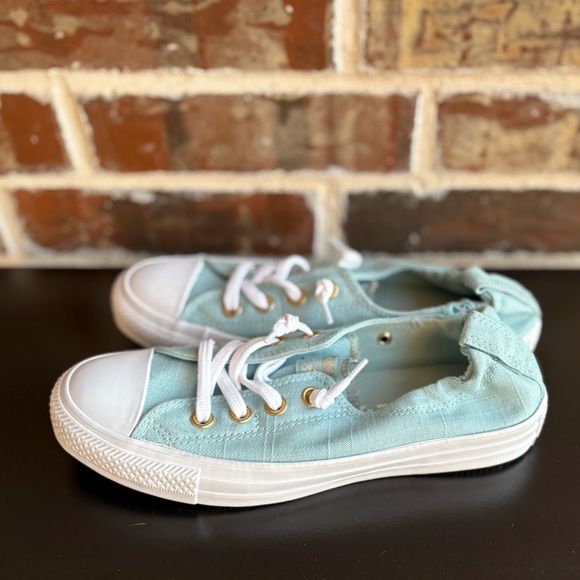 Converse Low Top Sneakers in Light Blue and White, 7.5 - Picture 4 of 16